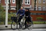 Amsterdam 23 maart 2016 
Gijs Staverman met (een) vriendin op de fiets in Amsterdam.