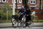 Amsterdam 23 maart 2016 
Gijs Staverman met (een) vriendin op de fiets in Amsterdam.