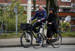 Amsterdam 23 maart 2016 
Gijs Staverman met (een) vriendin op de fiets in Amsterdam.