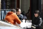Amsterdam 14 april 2016
Hans Teeuwen met zijn vriendin en een kennis op terras.
