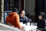 Amsterdam 14 april 2016
Hans Teeuwen met zijn vriendin en een kennis op terras.