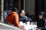 Amsterdam 14 april 2016
Hans Teeuwen met zijn vriendin en een kennis op terras.