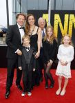 Amsterdam 8 mei 2014
Premiere van de musical Anne (Frank) in het speciaal daarvoor gebouwde theater. Koning Willem Alexander is bij de premiere aanwezig. Michiel Mol met vriendin Marlous Mens en kinderen