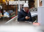 Amsterdam 11 maart 2016
Jimmy Geduld bellend op straat.