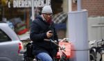 Amsterdam 11 maart 2016
Jimmy Geduld bellend op straat.
