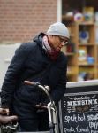 Amsterdam 11 maart 2016
Jimmy Geduld bellend op straat.
