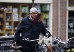 Amsterdam 11 maart 2016
Jimmy Geduld bellend op straat.