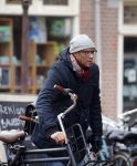 Amsterdam 11 maart 2016
Jimmy Geduld bellend op straat.