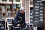 Amsterdam 11 maart 2016
Jimmy Geduld bellend op straat.