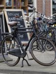 Amsterdam 11 maart 2016
Jimmy Geduld bellend op straat.