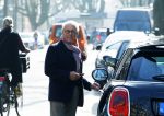 Amsterdam 12 maart 2016 
Joop Braakhekke met zijn mini cooper in Amsterdam zuid.