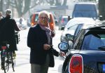 Amsterdam 12 maart 2016 
Joop Braakhekke met zijn mini cooper in Amsterdam zuid.