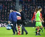 Eindhoven, 20 Maart 2016 Kompetitiewedstrijd PSV-AJAX, eindstand 0-2
Jurgen Locadia geblesseerd van het veld