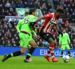 Eindhoven, 20 Maart 2016 Kompetitiewedstrijd PSV-AJAX, eindstand 0-2
Jurgen Locadia in duel met Mitchell Dijks
