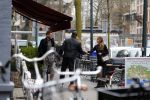 Amsterdam 22 maart 2016 
Kevin Strootman met zijn vriendin Thara Pols op de cornelis schuytstraat. Kevin en Ruud Gullit