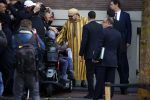 Amsterdam 30 maart 2016
DE Koning van Marokko vertrekt vanuit het Wasldorf Astoriua hotel. Directeur Roberto Payer (directeur Waldorf Astoria) zwaait hem uit. Buiten staan 1000 marokaanen/ fans om hem aan te moedigen.