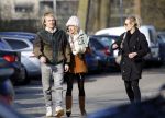 Amsterdam 12 maart 2016 
Lauren Verster met haar nieuwe vriend Jasper Diepeveen en Kimberley Klaver bij de bosbaan.