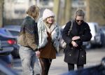 Amsterdam 12 maart 2016 
Lauren Verster met haar nieuwe vriend Jasper Diepeveen en Kimberley Klaver bij de bosbaan.