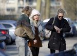 Amsterdam 12 maart 2016 
Lauren Verster met haar nieuwe vriend Jasper Diepeveen en Kimberley Klaver bij de bosbaan.