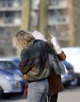 Amsterdam 12 maart 2016 
Lauren Verster met haar nieuwe vriend Jasper Diepeveen en Kimberley Klaver bij de bosbaan.