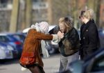 Amsterdam 12 maart 2016 
Lauren Verster met haar nieuwe vriend Jasper Diepeveen en Kimberley Klaver bij de bosbaan.