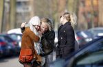Amsterdam 12 maart 2016 
Lauren Verster met haar nieuwe vriend Jasper Diepeveen en Kimberley Klaver bij de bosbaan.