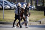 Amsterdam 12 maart 2016 
Lauren Verster met haar nieuwe vriend Jasper Diepeveen en Kimberley Klaver bij de bosbaan.