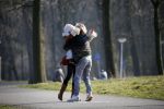 Amsterdam 12 maart 2016 
Lauren Verster met haar nieuwe vriend Jasper Diepeveen en Kimberley Klaver bij de bosbaan.