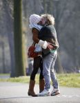 Amsterdam 12 maart 2016 
Lauren Verster met haar nieuwe vriend Jasper Diepeveen en Kimberley Klaver bij de bosbaan.