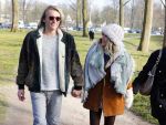 Amsterdam 12 maart 2016 
Lauren Verster met haar nieuwe vriend Jasper Diepeveen en Kimberley Klaver bij de bosbaan.