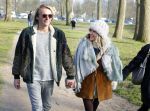Amsterdam 12 maart 2016 
Lauren Verster met haar nieuwe vriend Jasper Diepeveen en Kimberley Klaver bij de bosbaan.