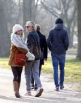 Amsterdam 12 maart 2016 
Lauren Verster met haar nieuwe vriend Jasper Diepeveen en Kimberley Klaver bij de bosbaan.
