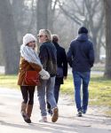 Amsterdam 12 maart 2016 
Lauren Verster met haar nieuwe vriend Jasper Diepeveen en Kimberley Klaver bij de bosbaan.