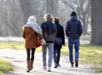Amsterdam 12 maart 2016 
Lauren Verster met haar nieuwe vriend Jasper Diepeveen en Kimberley Klaver bij de bosbaan.