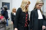 Amsterdam 5 april 2016
Rechtszaak Arrold v d Hurk bijgestaan door Peter Plasman tegen Miljoenenjacht. Linda de Mol werd gehoord als getuige. De dochter van Anita Meijer Patty de Leeuwe was advocaat van Linda.
De rechtszaak was in de rechtbank op de parnassusweg. Xenia Kasper ( manager linda) is er ook bij.