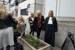 Amsterdam 5 april 2016
Rechtszaak Arrold v d Hurk bijgestaan door Peter Plasman tegen Miljoenenjacht. Linda de Mol werd gehoord als getuige. De dochter van Anita Meijer Patty de Leeuwe was advocaat van Linda.
De rechtszaak was in de rechtbank op de parnassusweg. Xenia Kasper ( manager linda) is er ook bij.