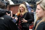 Amsterdam 5 april 2016
Rechtszaak Arrold v d Hurk bijgestaan door Peter Plasman tegen Miljoenenjacht. Linda de Mol werd gehoord als getuige. De dochter van Anita Meijer Patty de Leeuwe was advocaat van Linda.
De rechtszaak was in de rechtbank op de parnassusweg. Xenia Kasper ( manager linda) is er ook bij.