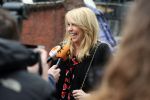 Amsterdam 5 april 2016
Rechtszaak Arrold v d Hurk bijgestaan door Peter Plasman tegen Miljoenenjacht. Linda de Mol werd gehoord als getuige. De dochter van Anita Meijer Patty de Leeuwe was advocaat van Linda.
De rechtszaak was in de rechtbank op de parnassusweg. Xenia Kasper ( manager linda) is er ook bij.