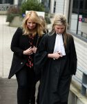 Amsterdam 5 april 2016
Rechtszaak Arrold v d Hurk bijgestaan door Peter Plasman tegen Miljoenenjacht. Linda de Mol werd gehoord als getuige. De dochter van Anita Meijer Patty de Leeuwe was advocaat van Linda.
De rechtszaak was in de rechtbank op de parnassusweg. Xenia Kasper ( manager linda) is er ook bij.
