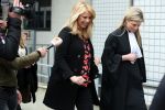 Amsterdam 5 april 2016
Rechtszaak Arrold v d Hurk bijgestaan door Peter Plasman tegen Miljoenenjacht. Linda de Mol werd gehoord als getuige. De dochter van Anita Meijer Patty de Leeuwe was advocaat van Linda.
De rechtszaak was in de rechtbank op de parnassusweg. Xenia Kasper ( manager linda) is er ook bij.