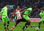 Eindhoven, 20 Maart 2016 Kompetitiewedstrijd PSV-AJAX, eindstand 0-2
Luciano Narsingh in duel met Mitchell Dijks