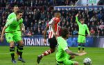 Eindhoven, 20 Maart 2016 Kompetitiewedstrijd PSV-AJAX, eindstand 0-2
Luciano Narsingh in duel met Mitchell Dijks