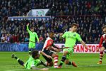 Eindhoven, 20 Maart 2016 Kompetitiewedstrijd PSV-AJAX, eindstand 0-2
Luciano Narsingh in duel met Mitchell Dijks