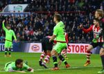 Eindhoven, 20 Maart 2016 Kompetitiewedstrijd PSV-AJAX, eindstand 0-2
Luciano Narsingh in duel met Mitchell Dijks