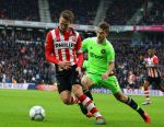 Eindhoven, 20 Maart 2016 Kompetitiewedstrijd PSV-AJAX, eindstand 0-2
Luuk de Jong in duel met Joel Velman