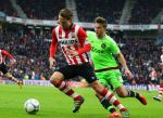 Eindhoven, 20 Maart 2016 Kompetitiewedstrijd PSV-AJAX, eindstand 0-2
Luuk de Jong in duel met Joel Velman