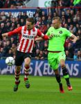 Eindhoven, 20 Maart 2016 Kompetitiewedstrijd PSV-AJAX, eindstand 0-2
Luuk de Jong in duel met Mike v d Hoorn