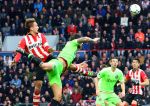 Eindhoven, 20 Maart 2016
Kompetitiewedstrijd PSV-AJAX, eindstand 0-2
Luuk de Jong in duel met Mitchell Dijks