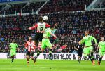 Eindhoven, 20 Maart 2016 Kompetitiewedstrijd PSV-AJAX, eindstand 0-2
Luuk de Jong in duel met Nick Viergever