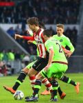 Eindhoven, 20 Maart 2016 Kompetitiewedstrijd PSV-AJAX, eindstand 0-2
Luuk de Jong in duel met Nick Viergever
